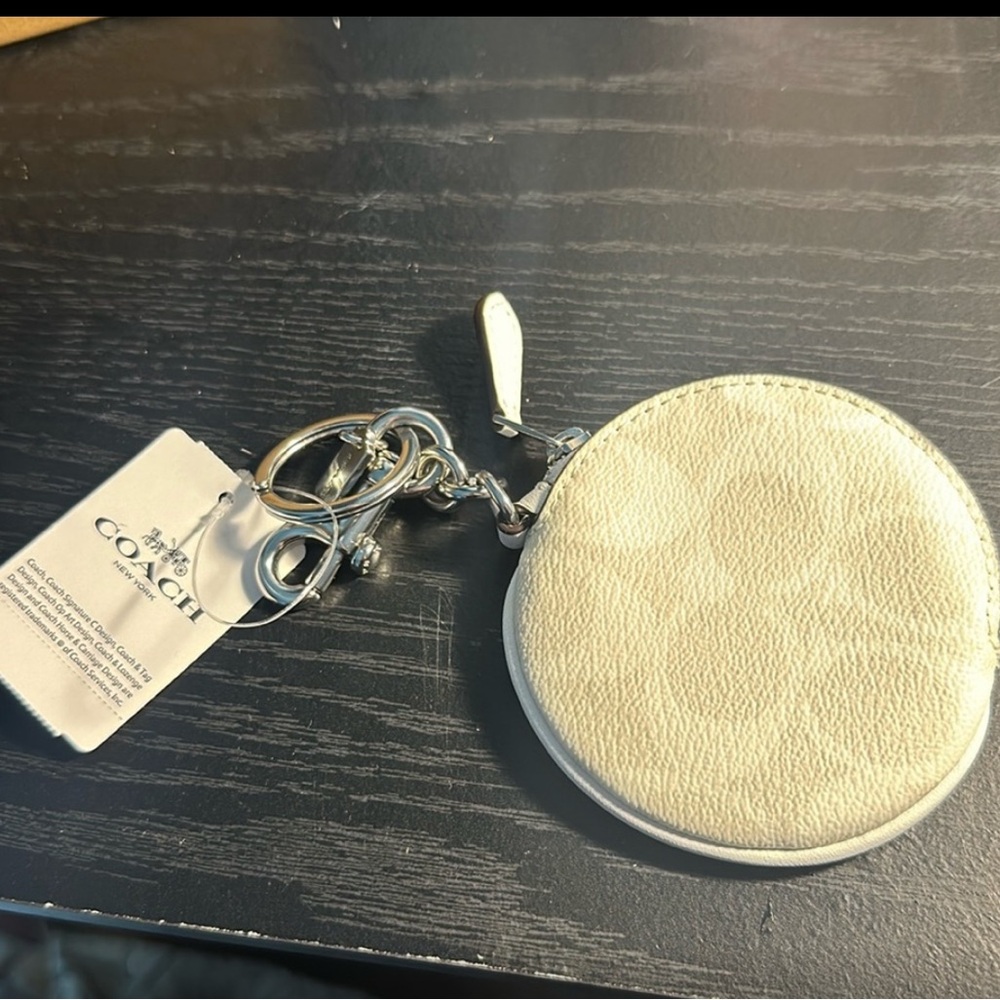 🔥NWT COACH COIN POUCH IN WHITE🔥